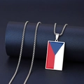 Halskette mit Tschechien-Flagge Anhänger und silberner Boxkette auf blauem Display - Tschechische Republik