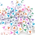 Cuentas de cubo de acrílico blanco de 6mm con letra A de colores para joyas DIY - Cuenta de Letra de Color Cuadrada Blanca A