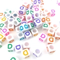 Cuentas de cubo acrílico blanco de 6mm con letra D de colores para manualidades y joyas - Cuenta de Letra de Color Cuadrada Blanca D