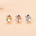 Nahaufnahme der Stern-Ohrknorpel-Stecker mit blauen Edelsteinen in Gold, Rosé und Silber - Stern Blauer Edelstein Stil (2#) / Gold