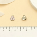Colgantes de flores de 12mm rosa y plata en aleación para bisutería artesanal - Flor Rosa Perlada (21878)