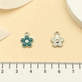 Colgante de flor DIY con esmalte verde azulado y reverso de metal plateado para bisutería - Diseño de Flor Verde (21892)