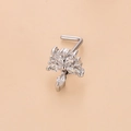 Vue détaillée d'un piercing de nez en L argenté avec motif de fleur en cristal - Style 9 Argent