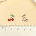 Colgante de cereza roja esmaltada para pulseras DIY con regla de medición de tamaño real - Cereza Pequeña de Una Cara Roja (21929)