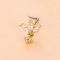 Vue macro détaillée du piercing de nez en L doré avec design de fleur en zircon blanc - 10# Or