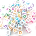 Cuentas de cubo blancas de 6mm en acrílico con letra Q de colores para joyería DIY - Cuenta de Letra de Color Cuadrada Blanca Q