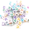 Cuentas de cubo de acrílico blanco 6mm con letra U de colores para joyería DIY - Cuenta de Letra de Color Cuadrada Blanca U