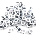 Cuentas de cubo de acrílico blanco con letra B negra para hacer joyas y manualidades - Cuenta de Letra Cuadrada Blanca B