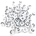 Cuentas cúbicas de acrílico blanco de 6mm con letra C negra para joyería artesanal - Cuenta de Letra Cuadrada Blanca C