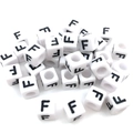 Cuentas de cubo de acrílico blanco 6x6mm con letra F negra para joyas DIY y pulseras - Cuenta de Letra Cuadrada Blanca F