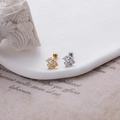 Makroaufnahme von Schmetterling-Ohrknorpel-Ohrringen in Gold und Silber mit weißem Zirkon-Pavé - 3# Schmetterling Stil / Silber