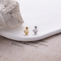 Detailansicht Schmetterling Ohrstecker mit weißem Zirkonia und Schraubverschluss - Stil 2# Schmetterling / Silber
