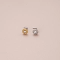 Makroansicht von L-Nasensteckern mit Zirkonia-Halo in Gold und Silber-Edelstahl - Silber / 2# (Runder Heiligenschein)