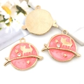 Colgante de gato y estrella en esmalte rosa para joyería DIY con acabado dorado - Estilo Redondo Gato Rama Rosa (12313)