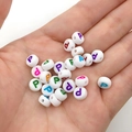 7mm witte acryl letterperlen letter P in diverse kleuren voor het maken van DIY-armbanden - Veelkleurige Letter P