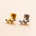 Orecchino piercing a corona dorata con pietre di zircone blu e trasparenti su sfondo rosa - Argento 7#