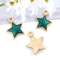 Colgante de estrella de aleación dorada con esmalte verde oscuro para joyería DIY - Estilo Estrella Verde (13542)