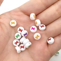 Witte 7mm acryl letterkralen met kleurrijke letter X voor DIY armbanden maken - Veelkleurige Letter X