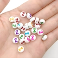 Platte ronde witte acryl letter Z kralen in diverse kleuren voor DIY armbanden maken - Veelkleurige Letter Z