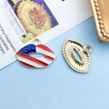 Lip-shaped jewelry pendants with American flag enamel and golden sunburst texture finish - Lips Style (16276)