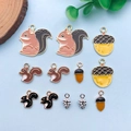 Wald-Themen Emaille-Anhänger Set mit Eichhörnchen, Eicheln und Zapfen für DIY Schmuck - Gemischter Stil