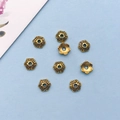 Calottes de perles en alliage or rétro avec mantra gravé pour la création de bijoux DIY - Calotte Fleur Or Antique 5*5mm Trou 1,1mm (16607)