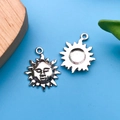 Pendentif soleil en argent antique avec visage en relief pour bijoux DIY - 19x23mm / Soleil Souriant Argent Antique
