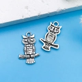 Pendentifs chouette en argent antique pour bracelets DIY avec texture métal vintage - Hibou en Argent Antique 12,5x19,7mm