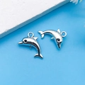 Ciondoli a delfino argentati in posa saltante per accessori di gioielli fai da te e collane - Stile Delfino Singolo in Argento Antico (10381)