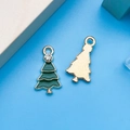 Ciondolo albero di Natale in smalto verde dorato con accento in strass lucido - Albero di Natale con Strass Verde (9903)