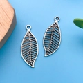 Pendentifs feuilles en alliage argenté vintage pour colliers et boucles d'oreilles DIY - 10x26mm / Feuille Svelte Argent Antique