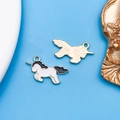 Colgante de unicornio de aleación esmaltada blanco y negro para creación de joyería - Unicornio Corriendo (9934)