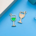 Pendentifs verres à vin en émail vert et plaqué or pour bijoux faits main DIY - Verre à Vin Vert (12349)