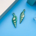 Pendentifs coquillage vert en alliage avec finition dorée pour création de bijoux - Conque Marine Verte (12351)