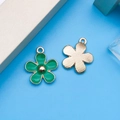 Pendentif fleur en émail vert avec dos en métal doré pour la création de bijoux DIY - Fleur Verte (17534)