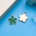 Pendentif fleur en émail vert avec finition dorée pour création de bijoux DIY - Fleur Verte (17538)