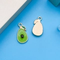 Pendentif avocat en alliage émaillé pour bracelets avec un design de fruit vert - Fruit d'Avocat Vert (11983)