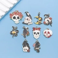 10er-Set Gothic Emaille-Anhänger mit Totenkopf, Rabe und Mond für DIY Schmuckherstellung - Mehrfarbige Halloween Sortierte Stile (SN570)