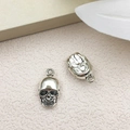 Pendentifs crâne gothiques en argent vieilli pour création de colliers et bijoux DIY - Tête de Crâne Halloween Argent Antique (3341)