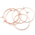 Detailansicht von fünf roségoldenen DIY-Ohrringreifen mit Haken auf weißem Hintergrund - 20mm / Roségold