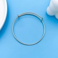 Verstellbares goldfarbenes Edelstahldraht-Armband mit minimalistischem Schiebeknoten - 71x71mm / KC Gold