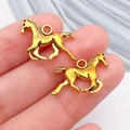 Pendentif cheval au galop doré pour bijoux DIY avec anneau de suspension rond en métal poli - Cheval en Or Antique (19251)