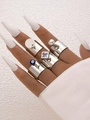 Detalle de set de cuatro anillos retro de acero inoxidable con colgantes y ojo turco azul - Juego de Ojo Turco/Strass Cuadrado / Set de 4 piezas / Plateado