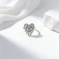 Bague vintage en acier argenté avec design d'œil de démon en forme de cœur sur soie - Style Cœur Creux Rétro Œil de Protection (40350-2 Argenté)