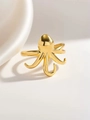 Vista macro de anillo con forma de pulpo dorado y acabado de espejo sobre fondo blanco - Estilo de Pulpo (40308) / Dorado