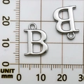 Pendaglio lettera B in metallo argento lucido per collane fai da te e bigiotteria - Lettera B (16918-B)