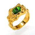 Goldring mit Lavatextur und ovalem grünen Edelstein in künstlerischem Bio-Design - Gold Gras Grün Zirkon