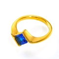 Detail of square blue zircon stone embedded in a 18K gold plated stainless steel ring - US 6 / Gold Blue