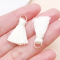 Mini pompon en coton blanc de 23 mm avec anneau en métal doré pour la création de bijoux - Blanc Cassé