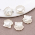 Cinque perle sintetiche ABS a forma di conchiglia con anelli di salto in argento per gioielli - Grande Conchiglia a Doppia Faccia (25794) / 1 Pezzo (14x16mm) / Bianco Sporco